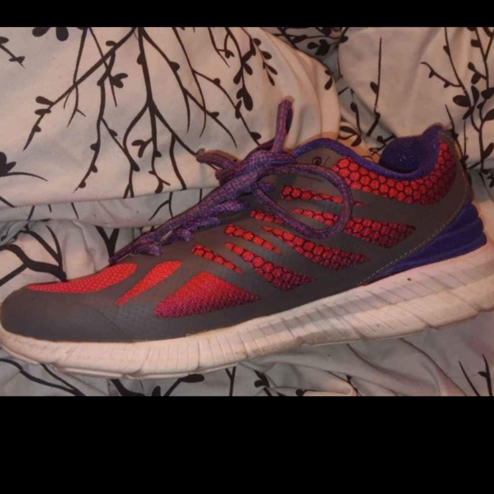 Running Shoes - Picture 2 of 3